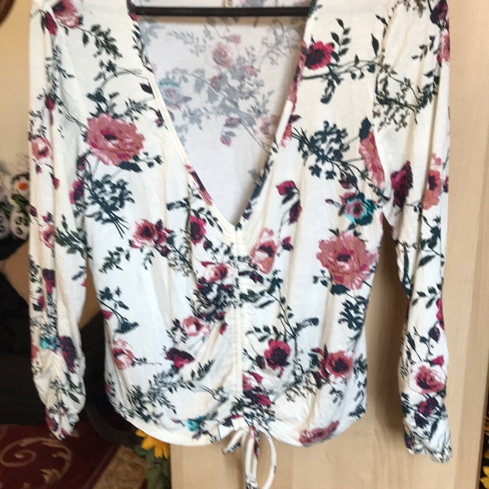 💙💙 Valentines Flower crop top - Picture 2 of 6